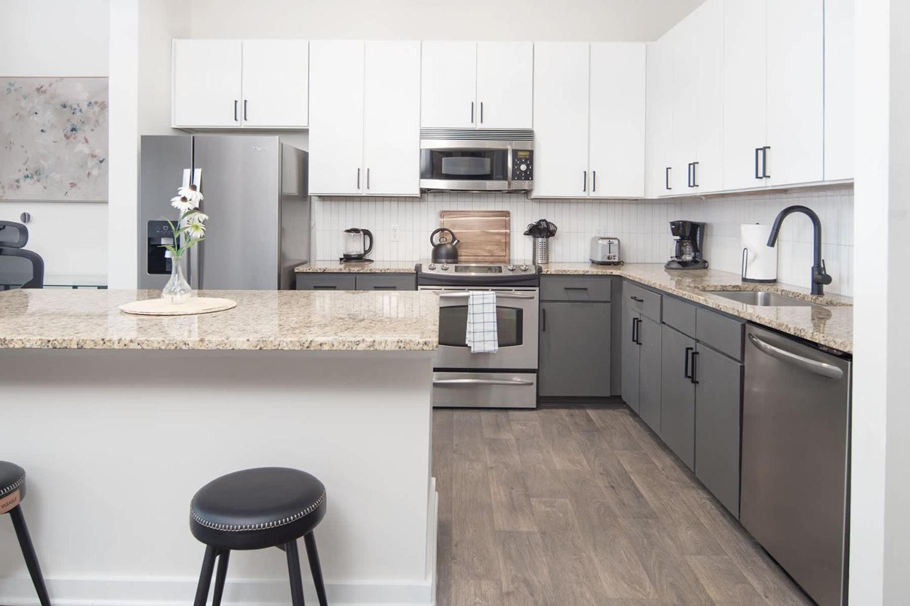Uptown 1st Ward Corner Unit Superior 2bd Apartment