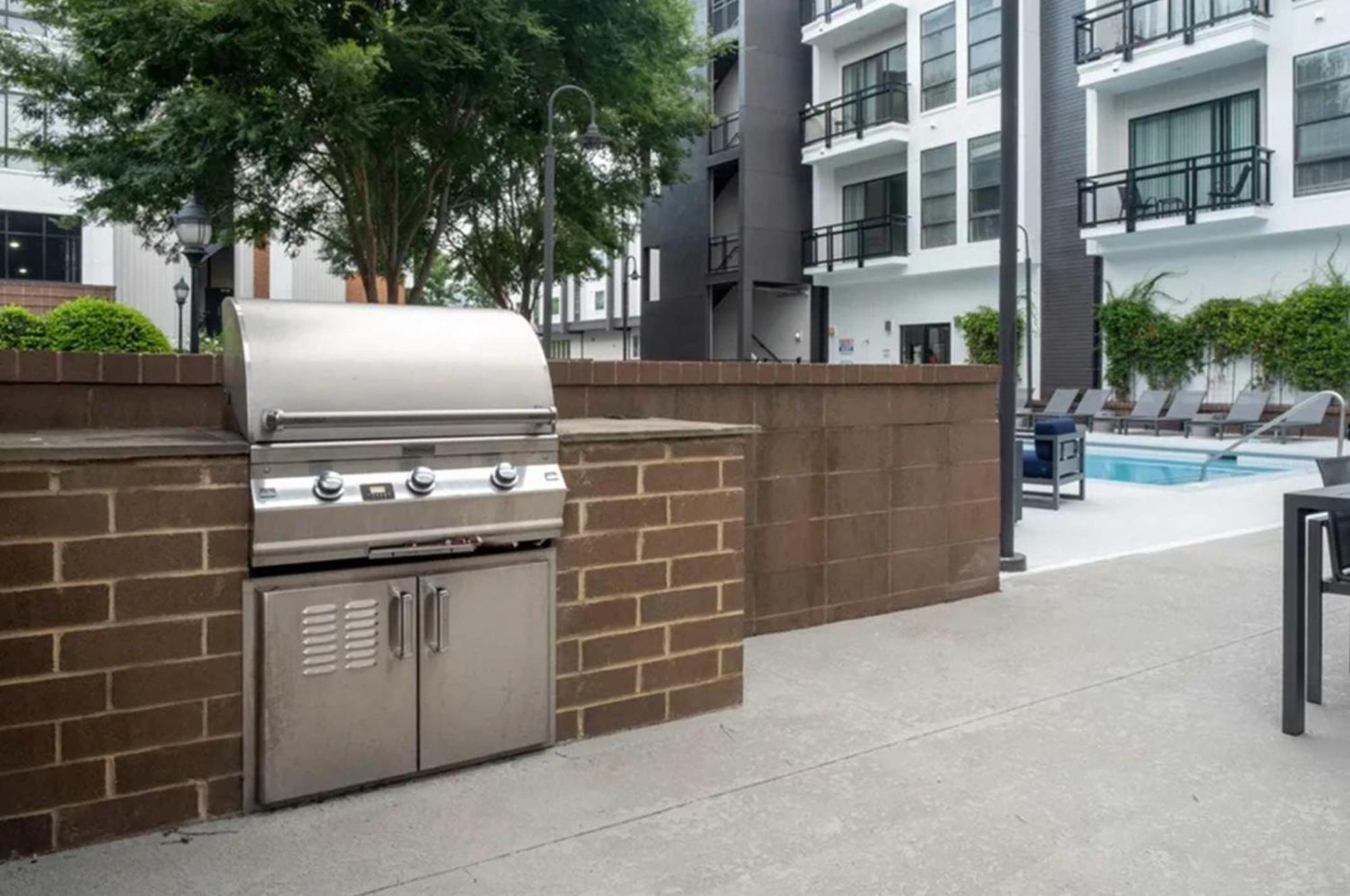 Uptown 1st Ward Corner Unit Superior 2bd Apartment *