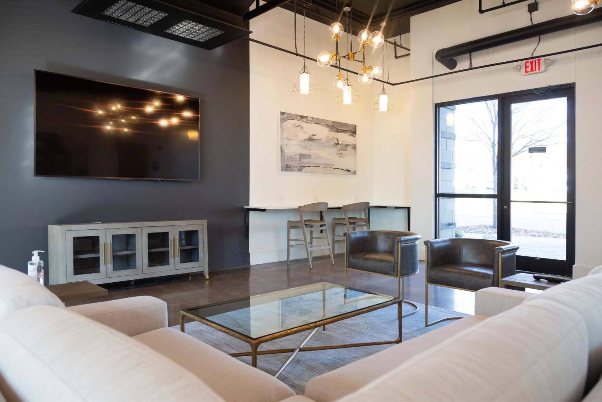 Uptown 1st Ward Corner Unit Superior 2bd Charlotte