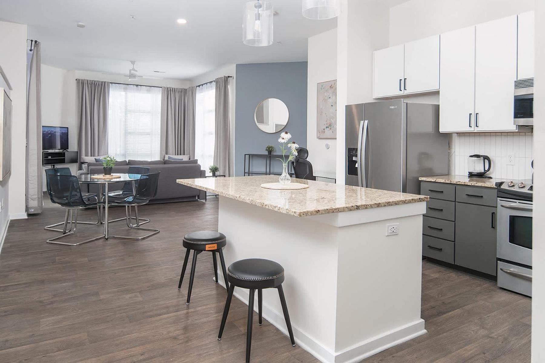 Apartment Uptown 1st Ward Corner Unit Superior 2bd *