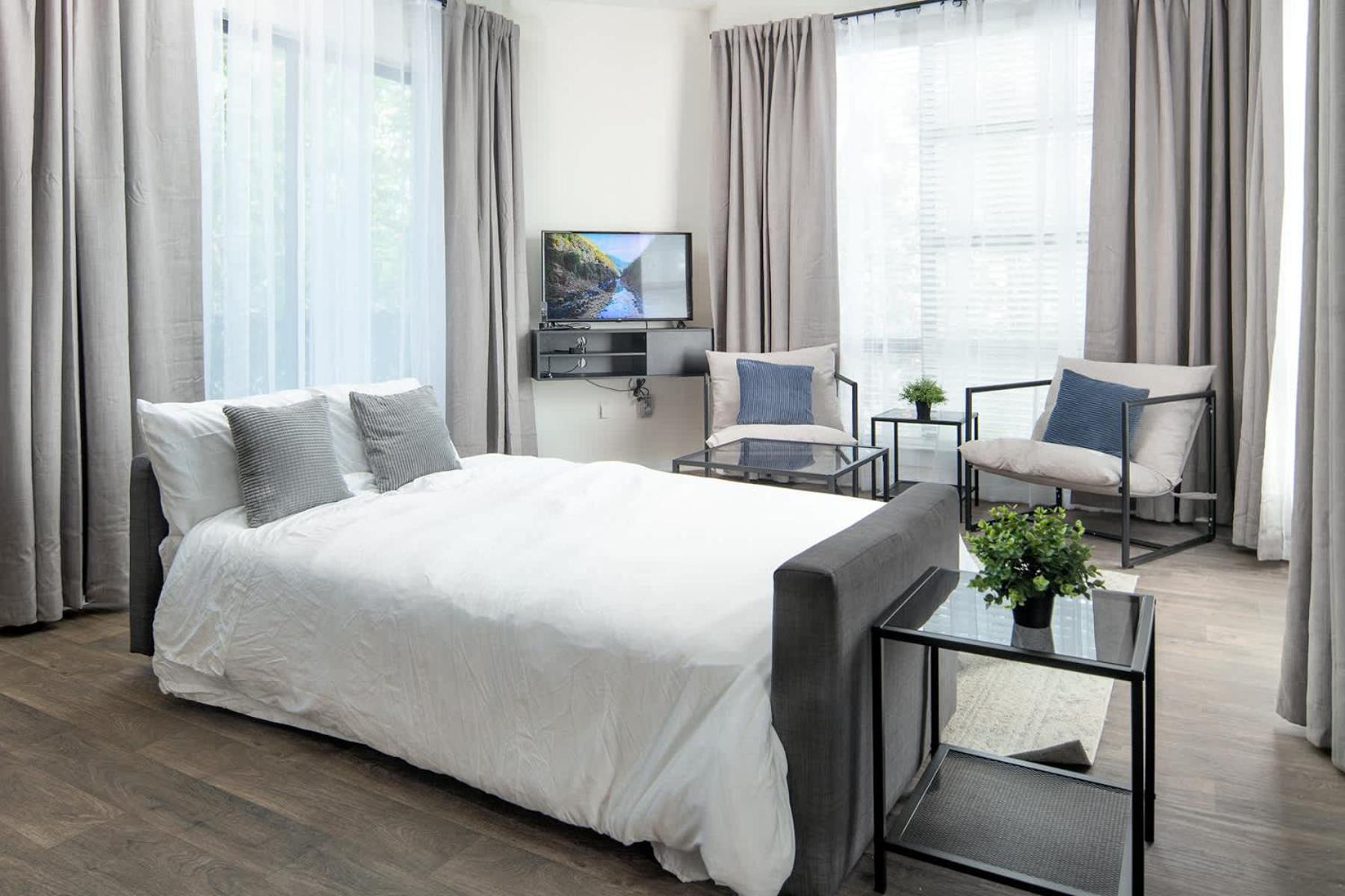 Uptown 1st Ward Corner Unit Superior 2bd