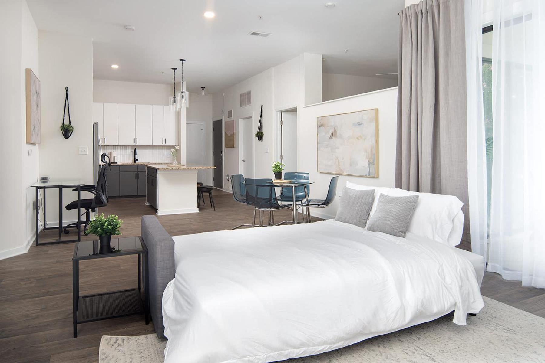 Apartment Uptown 1st Ward Corner Unit Superior 2bd