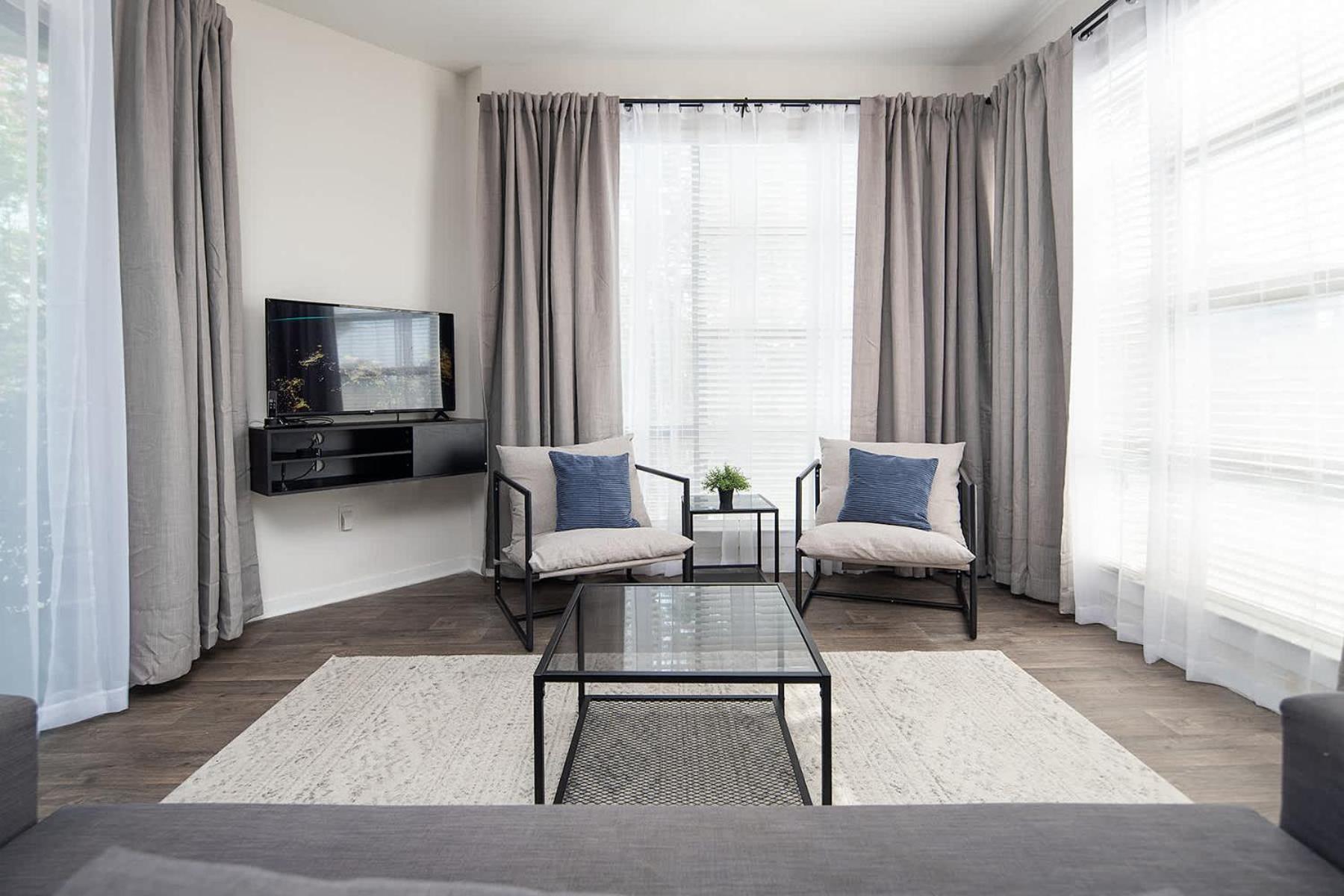 Uptown 1st Ward Corner Unit Superior 2bd *