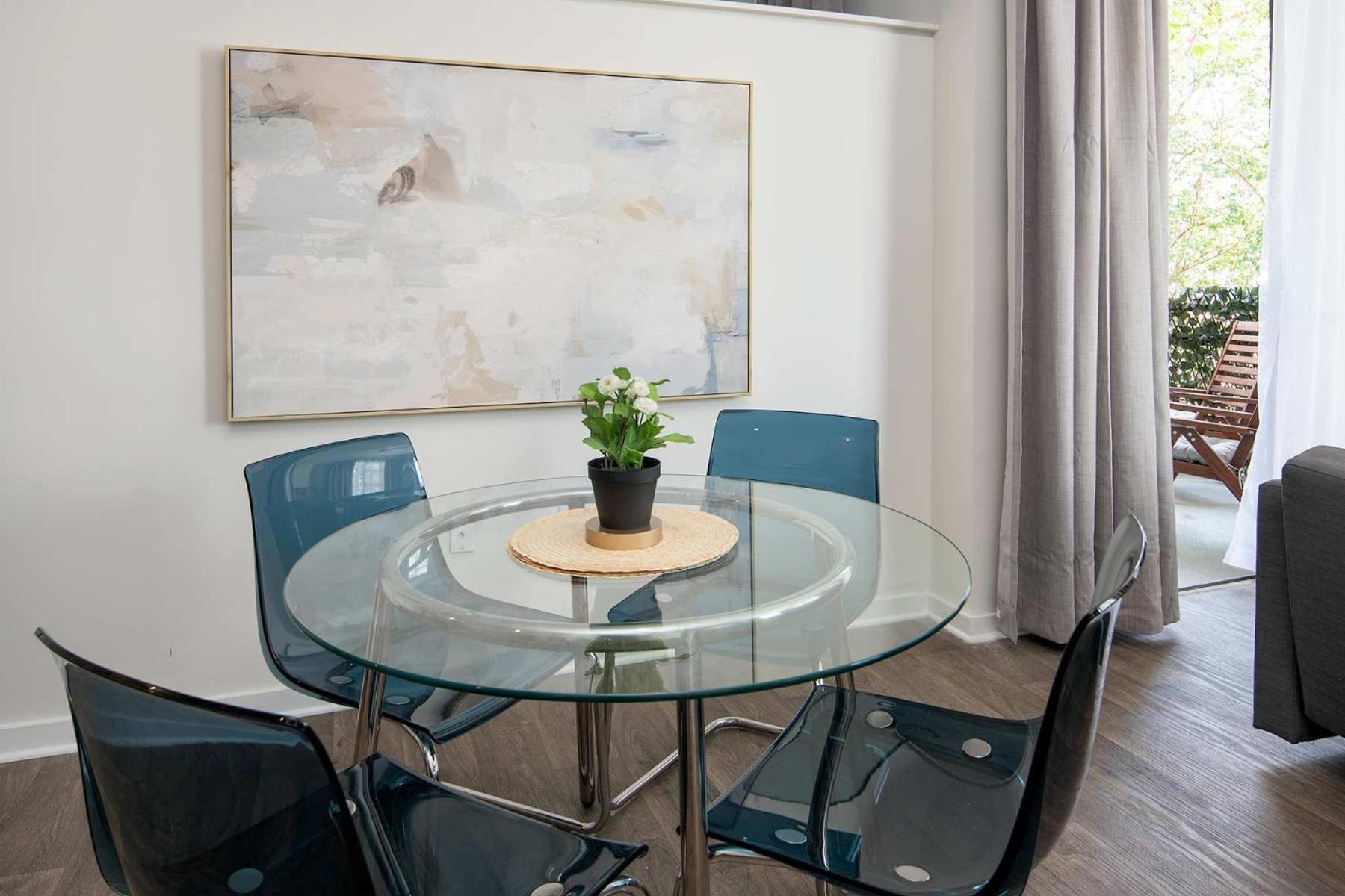 Apartment Uptown 1st Ward Corner Unit Superior 2bd