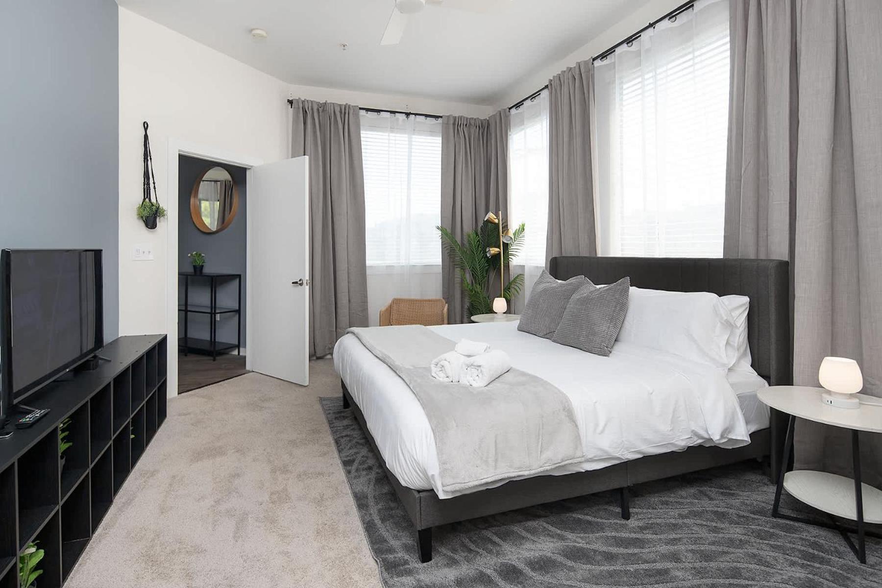 Uptown 1st Ward Corner Unit Superior 2bd Charlotte